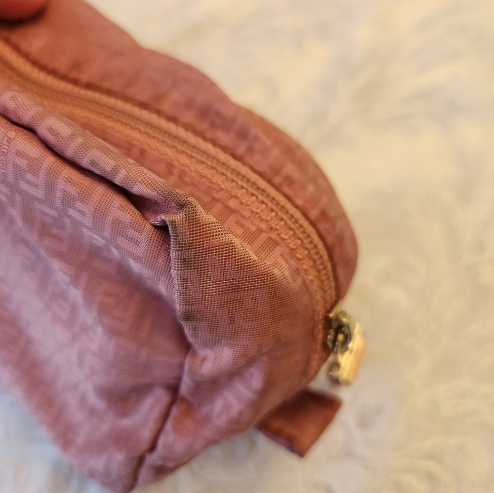 Fendi Signature Conversion Pouch Bag🩷 - Picture 5 of 16